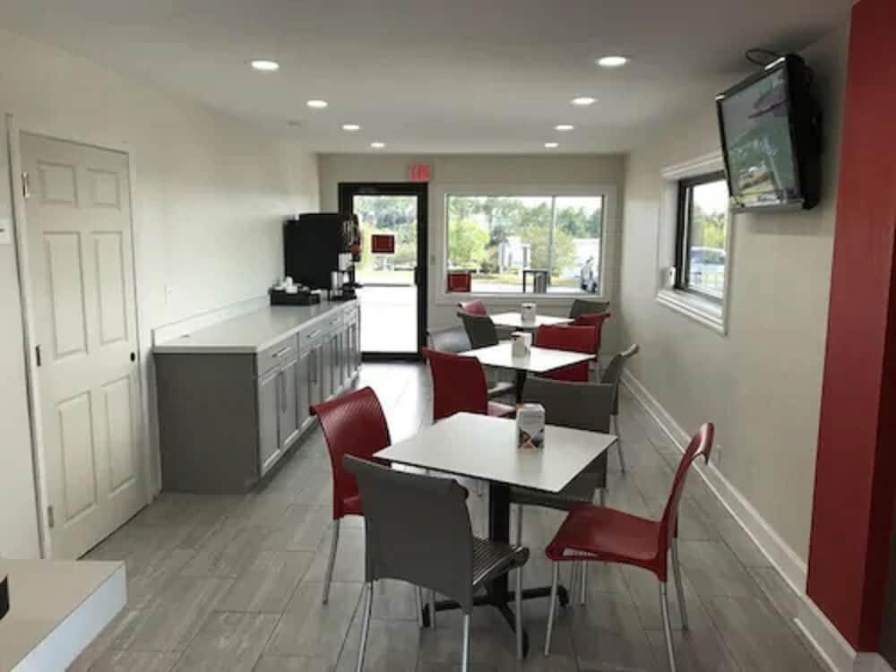 Econo Lodge Крествю Екстериор снимка
