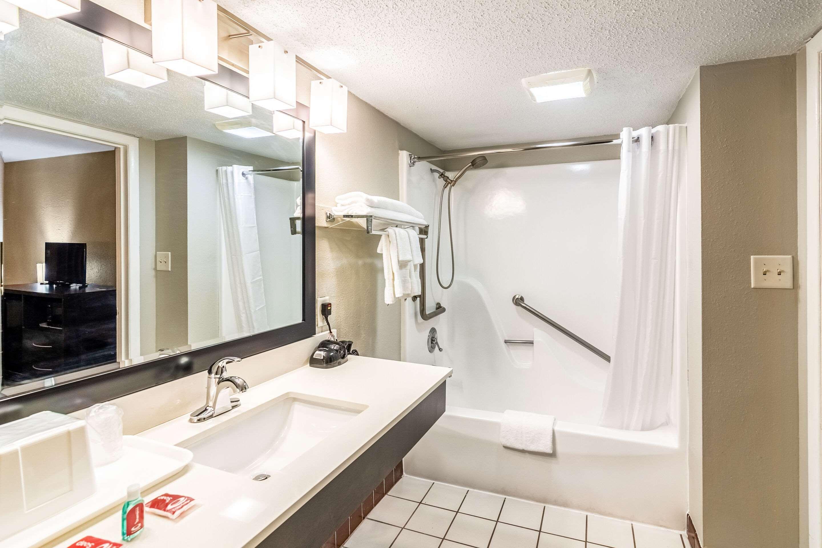 Econo Lodge Крествю Екстериор снимка