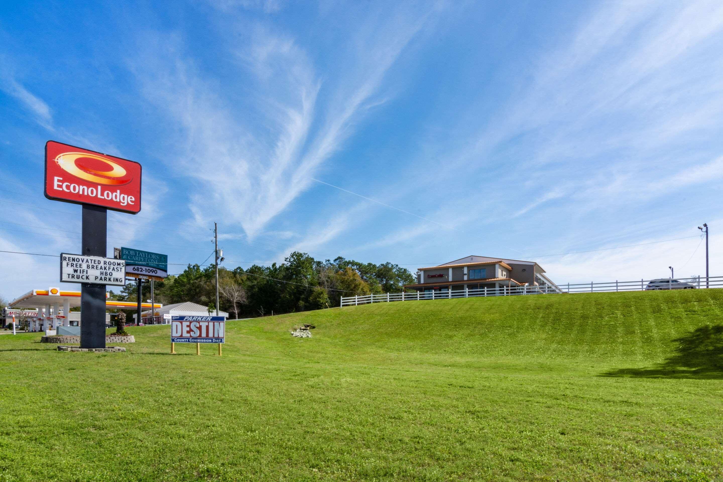 Econo Lodge Крествю Екстериор снимка