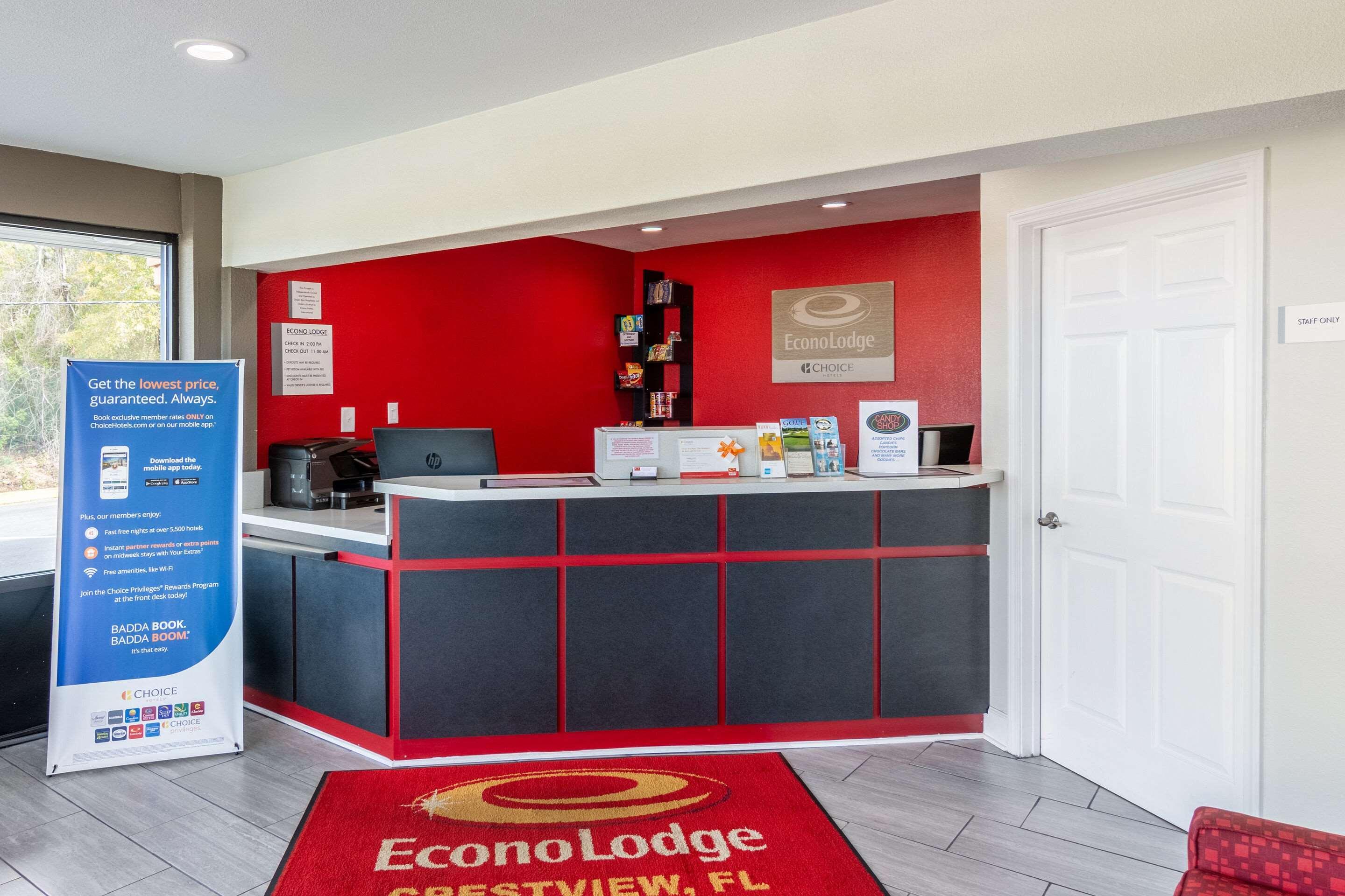 Econo Lodge Крествю Екстериор снимка