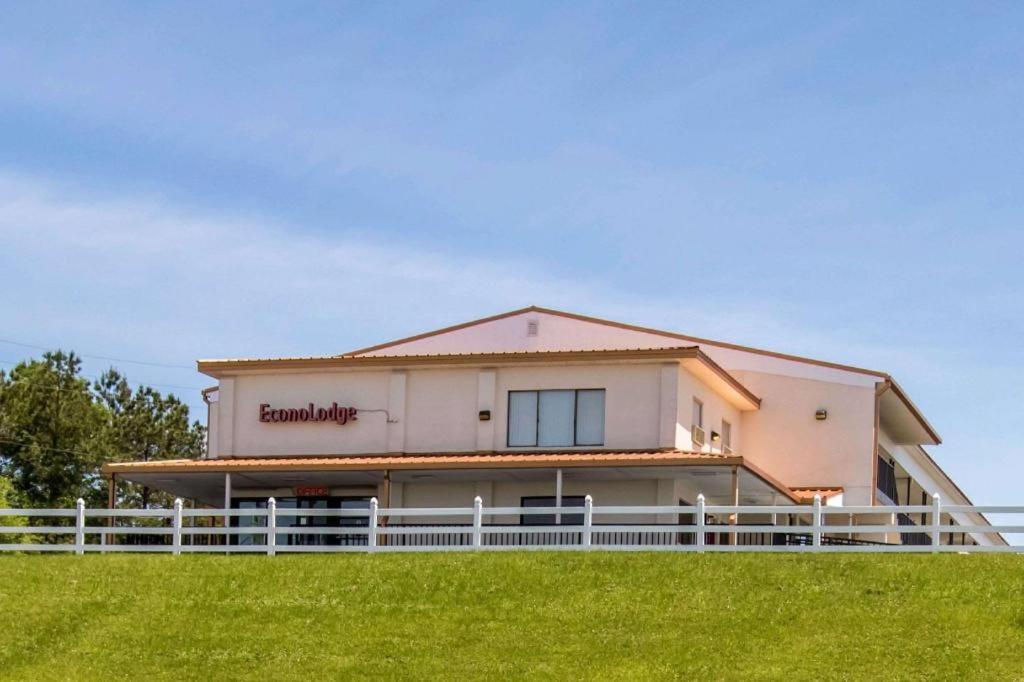 Econo Lodge Крествю Екстериор снимка