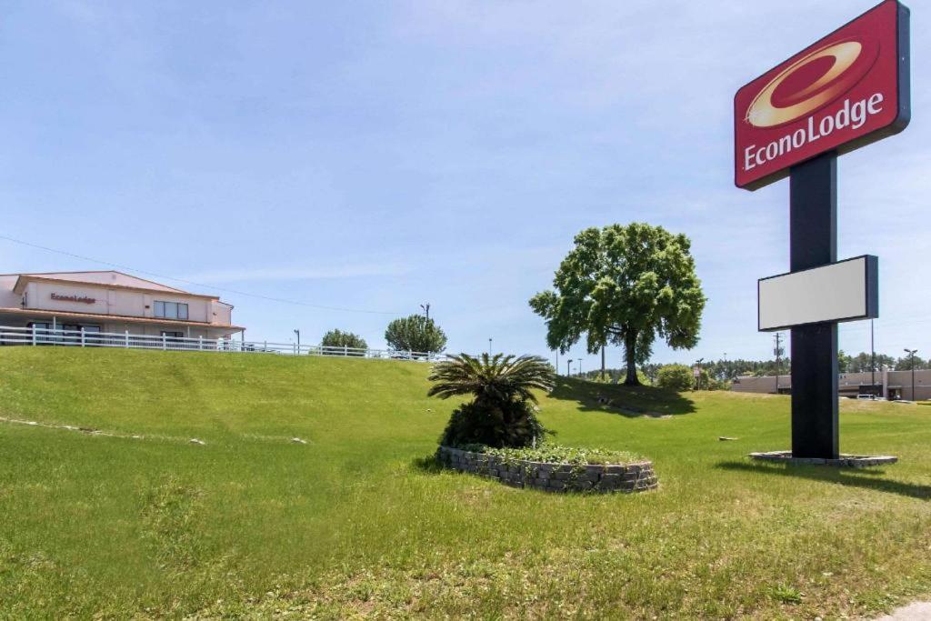 Econo Lodge Крествю Екстериор снимка