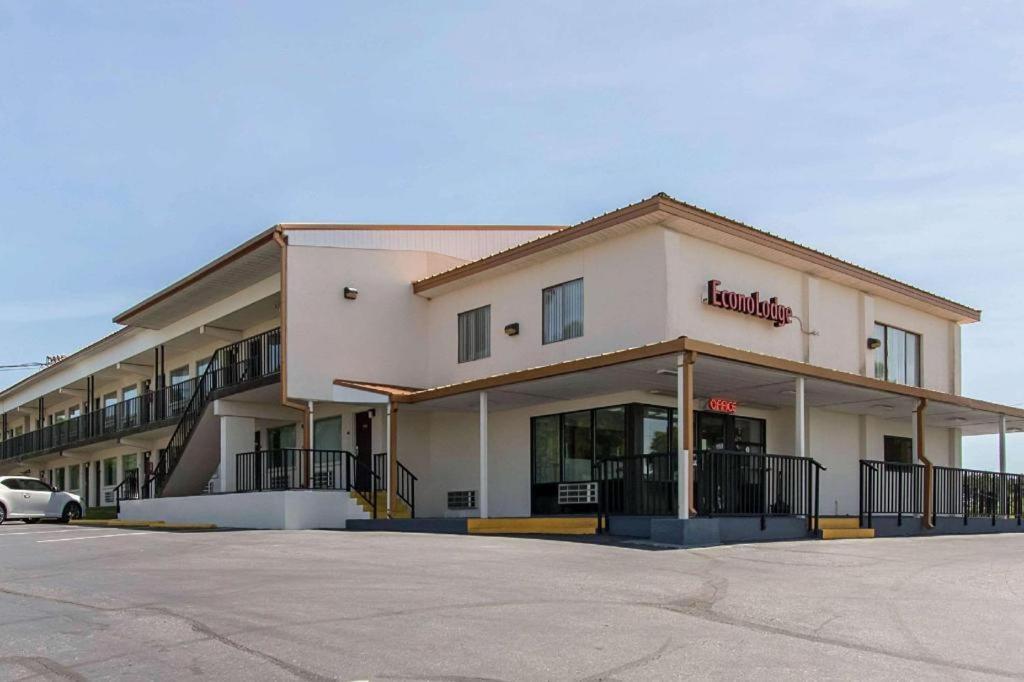 Econo Lodge Крествю Екстериор снимка