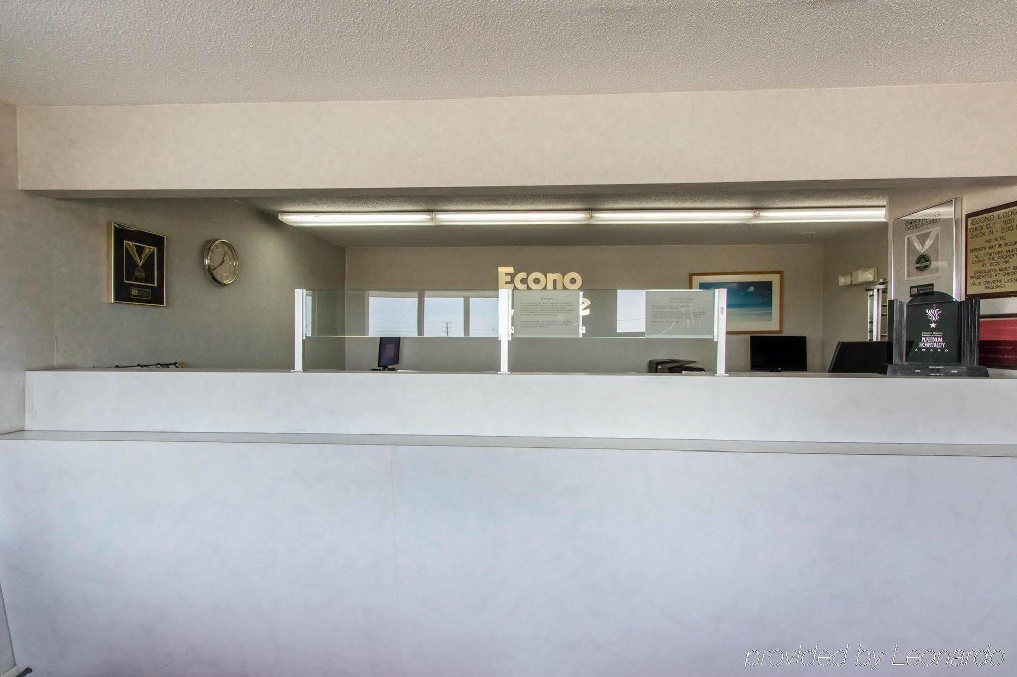 Econo Lodge Крествю Екстериор снимка